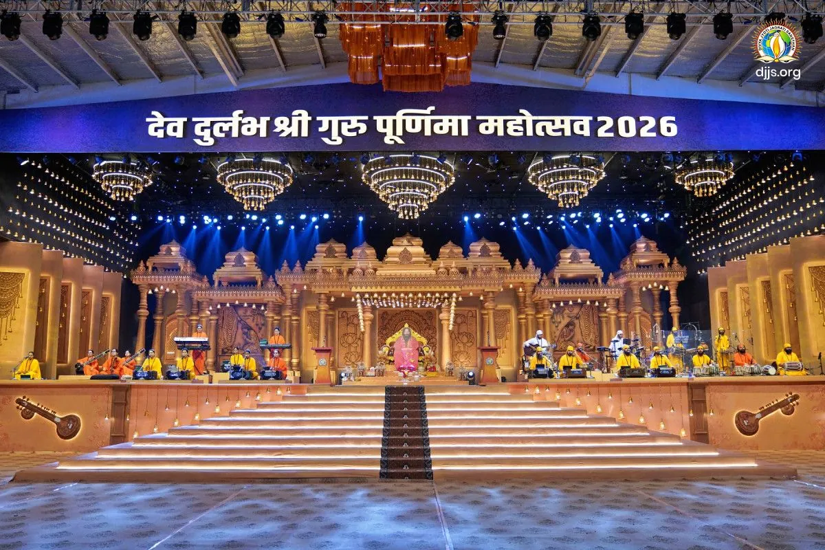 The stage of Shri Guru Purnima Mahotsav 2026 at Nurmahal Ashram, framed by golden arches beneath chandeliers